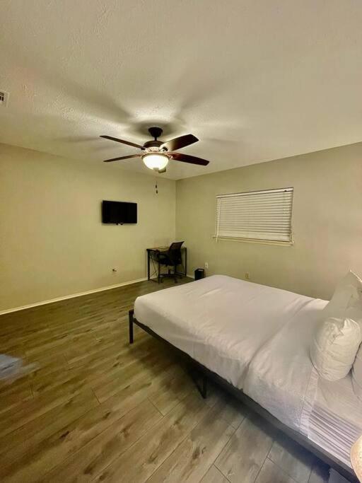 3 Bedroom Entire Home - Centrally Located In Katy, Texas エクステリア 写真