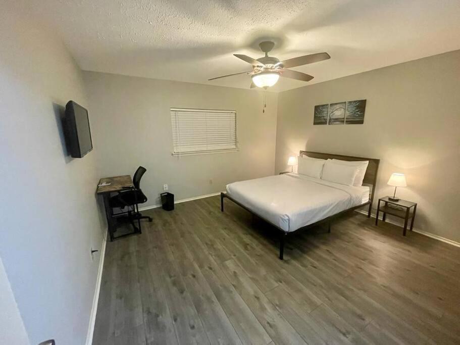 3 Bedroom Entire Home - Centrally Located In Katy, Texas エクステリア 写真