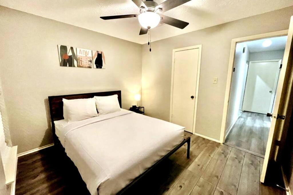 3 Bedroom Entire Home - Centrally Located In Katy, Texas エクステリア 写真
